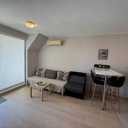 Apartamento българия 52 *
